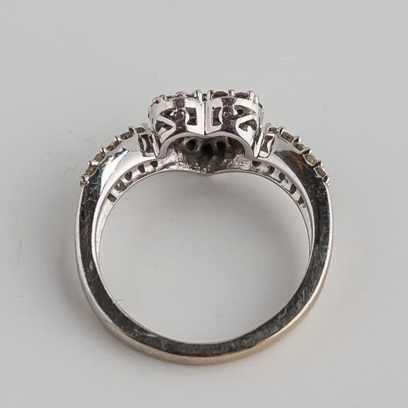 10K White Gold Ring Diamond Heart Shaped 0.33 CT Tw Promise Ring Sz 4.25 - Picture 8 of 13